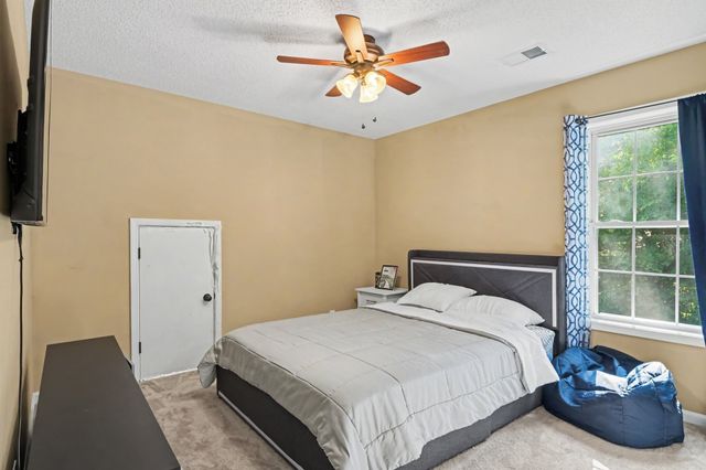 1040 Roedeer Dr, Clarksville, TN 37042