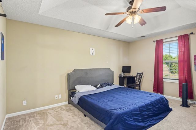 1040 Roedeer Dr, Clarksville, TN 37042