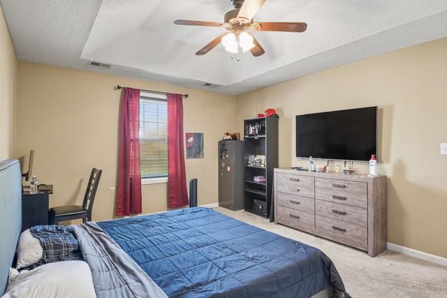 1040 Roedeer Dr, Clarksville, TN 37042