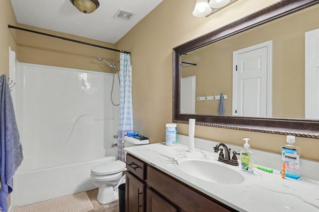 1040 Roedeer Dr, Clarksville, TN 37042