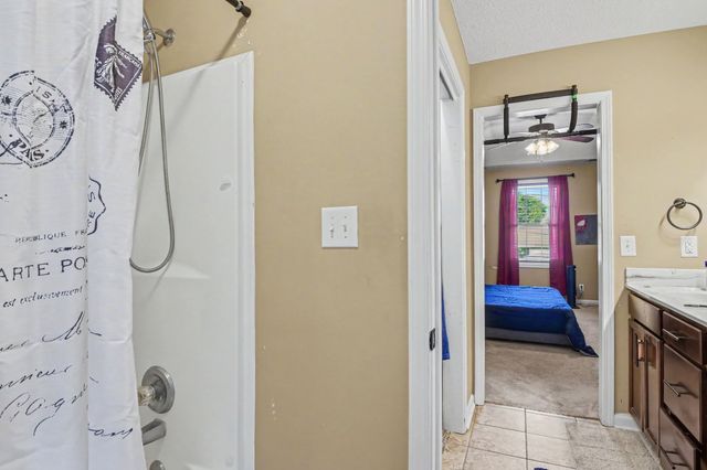 1040 Roedeer Dr, Clarksville, TN 37042