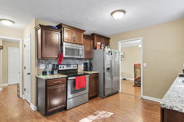 1040 Roedeer Dr, Clarksville, TN 37042