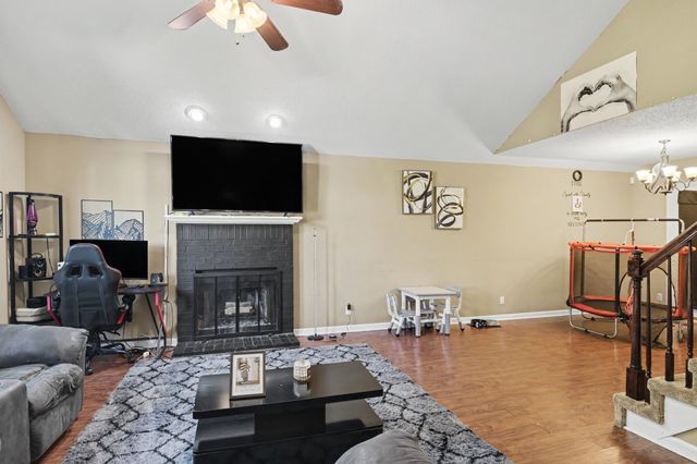 1040 Roedeer Dr, Clarksville, TN 37042