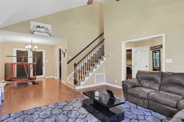 1040 Roedeer Dr, Clarksville, TN 37042