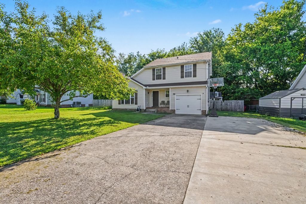 1040 Roedeer Dr, Clarksville, TN 37042