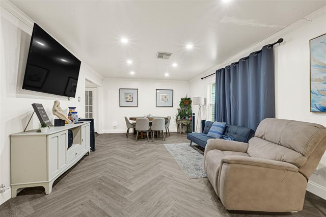 2219 Silverbonnet Street, Houston, TX 77055