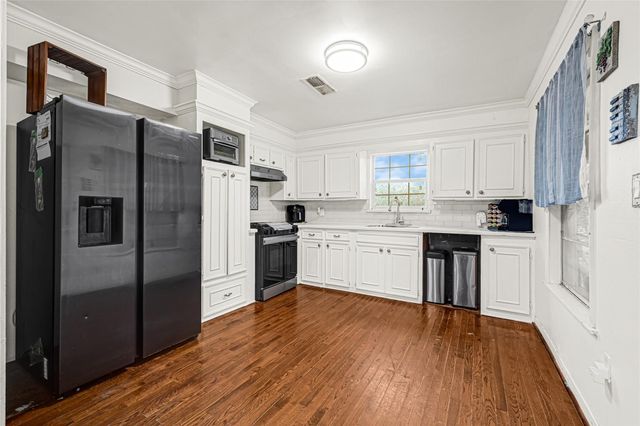 2219 Silverbonnet Street, Houston, TX 77055