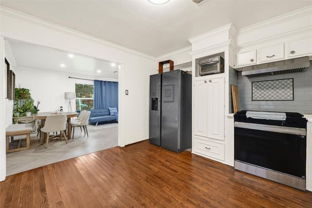 2219 Silverbonnet Street, Houston, TX 77055