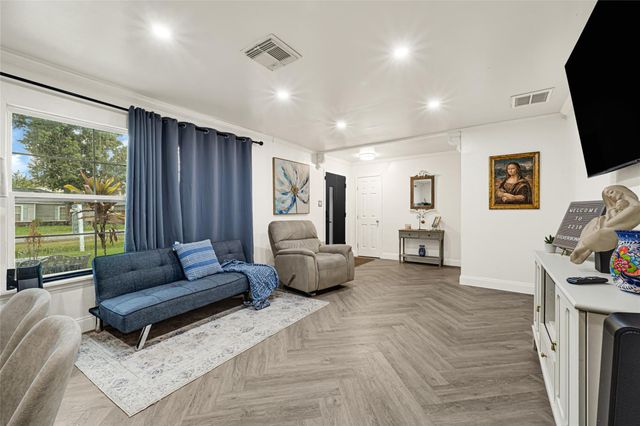 2219 Silverbonnet Street, Houston, TX 77055