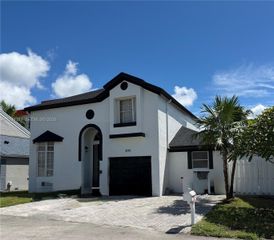 10701 SW 10th Court, Davie, FL 33324