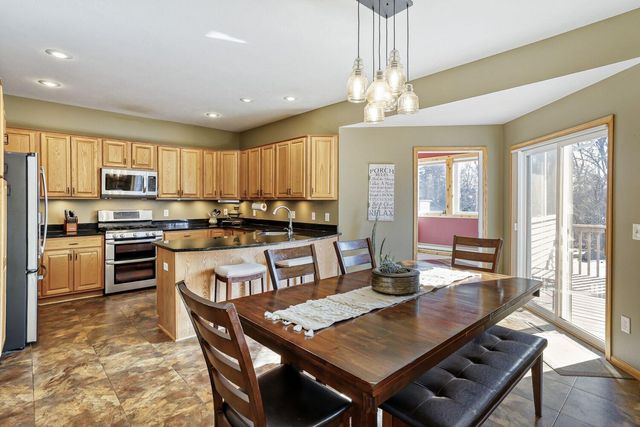 1693 Windsor Drive S, Shakopee, MN 55379