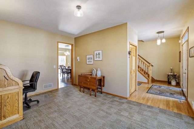 1693 Windsor Drive S, Shakopee, MN 55379