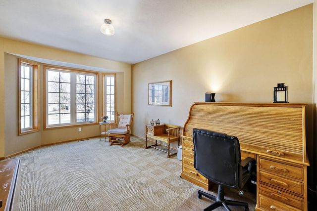 1693 Windsor Drive S, Shakopee, MN 55379