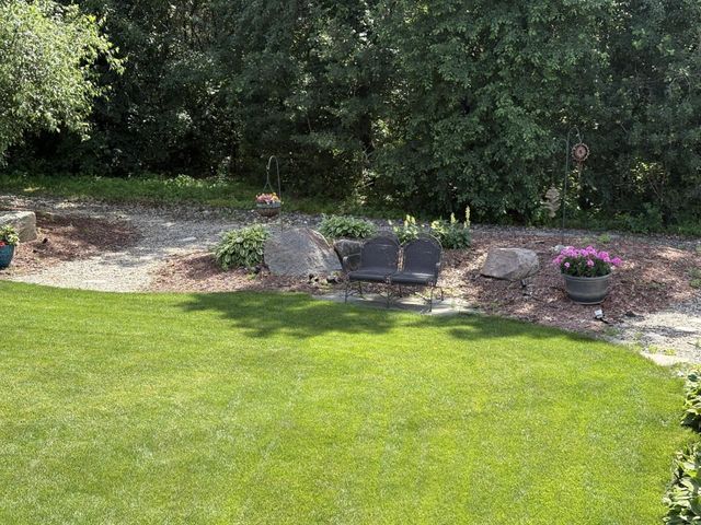 1693 Windsor Drive S, Shakopee, MN 55379