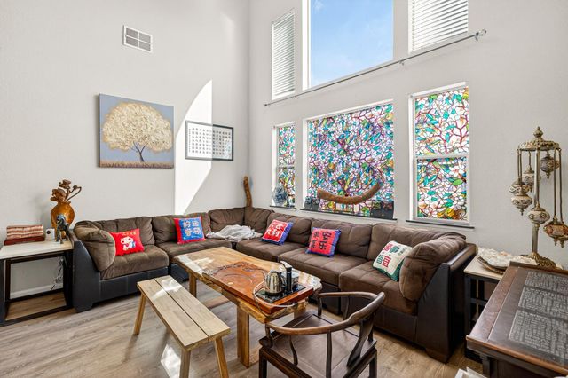 2033 Bastona Dr, Elk Grove, CA 95758