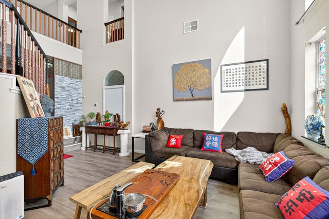 2033 Bastona Dr, Elk Grove, CA 95758