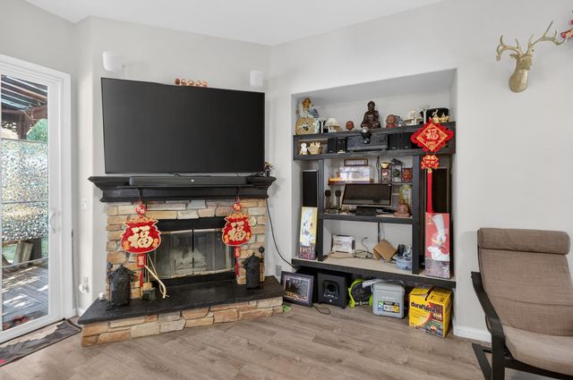 2033 Bastona Dr, Elk Grove, CA 95758