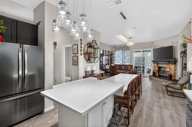 2033 Bastona Dr, Elk Grove, CA 95758