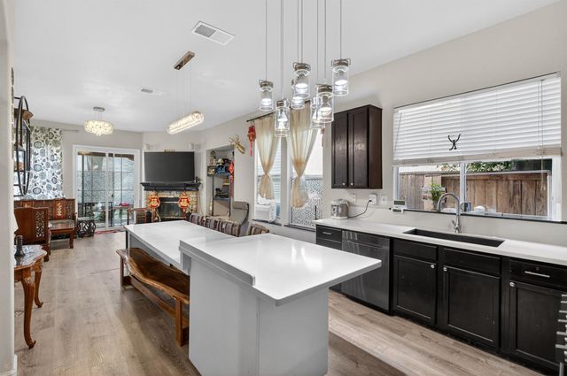 2033 Bastona Dr, Elk Grove, CA 95758