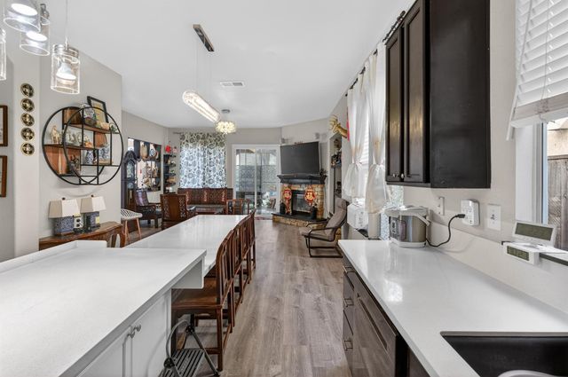 2033 Bastona Dr, Elk Grove, CA 95758