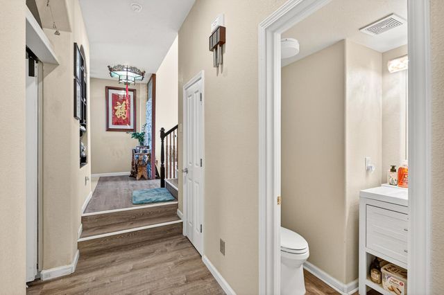 2033 Bastona Dr, Elk Grove, CA 95758