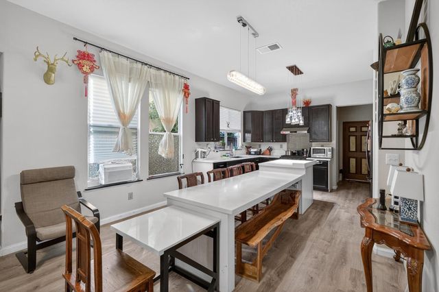 2033 Bastona Dr, Elk Grove, CA 95758