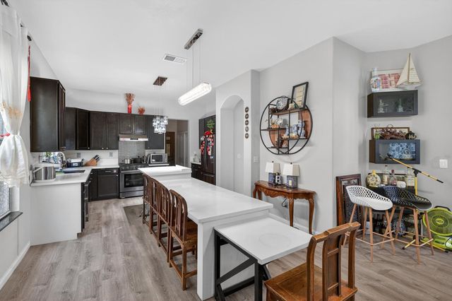 2033 Bastona Dr, Elk Grove, CA 95758