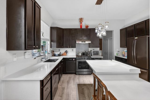 2033 Bastona Dr, Elk Grove, CA 95758