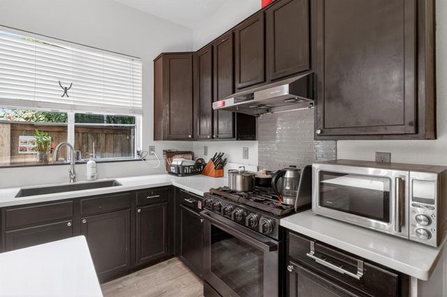 2033 Bastona Dr, Elk Grove, CA 95758