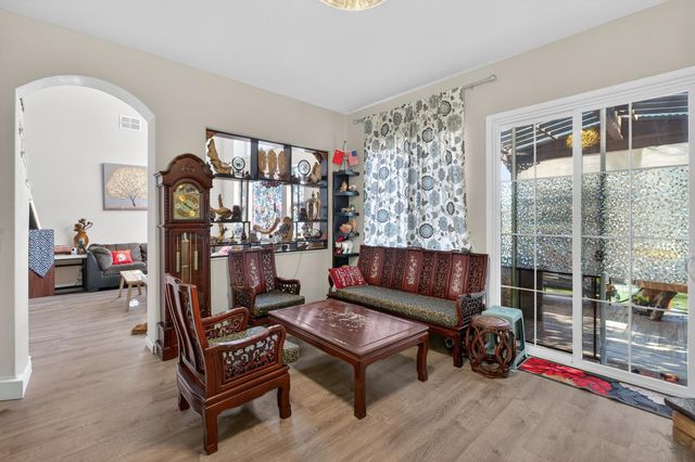 2033 Bastona Dr, Elk Grove, CA 95758