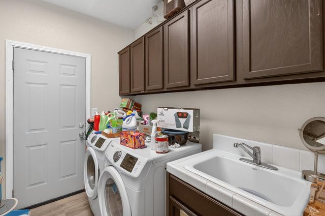 2033 Bastona Dr, Elk Grove, CA 95758