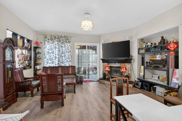 2033 Bastona Dr, Elk Grove, CA 95758