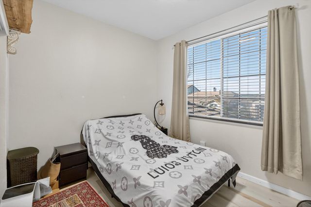 2033 Bastona Dr, Elk Grove, CA 95758