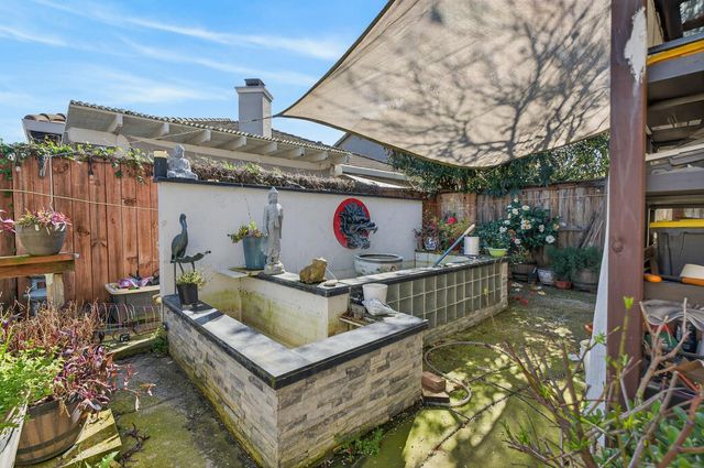 2033 Bastona Dr, Elk Grove, CA 95758