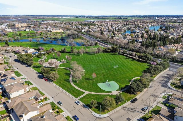 2033 Bastona Dr, Elk Grove, CA 95758