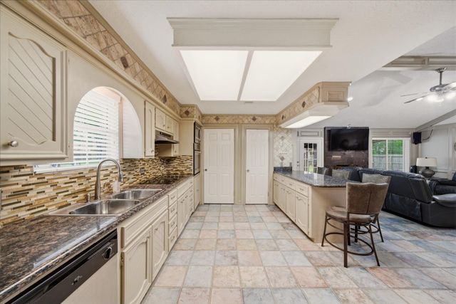 201 Amber Lane, League City, TX 77573