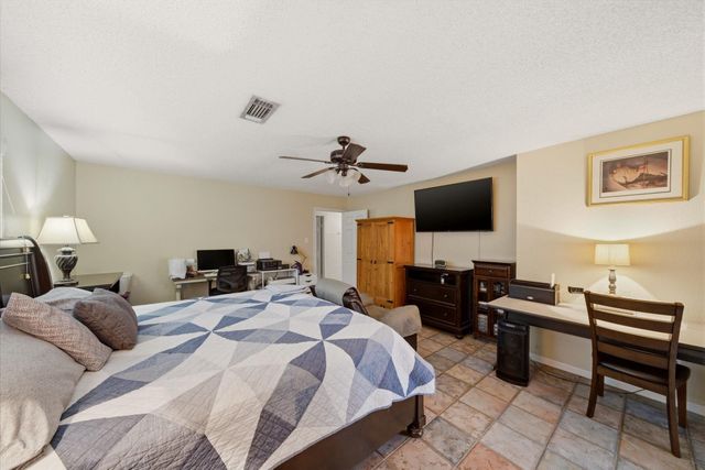 201 Amber Lane, League City, TX 77573