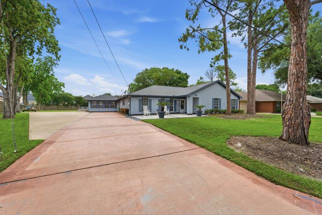 201 Amber Lane, League City, TX 77573