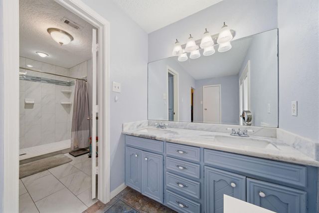 201 Amber Lane, League City, TX 77573