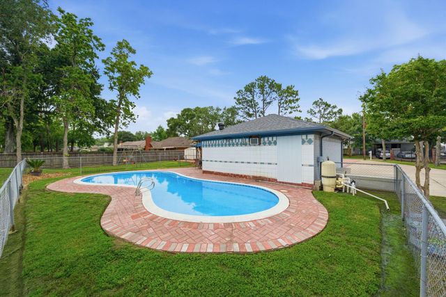 201 Amber Lane, League City, TX 77573