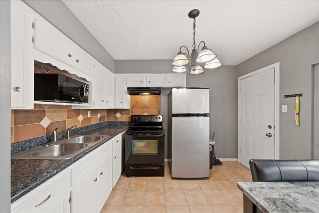 201 Amber Lane, League City, TX 77573