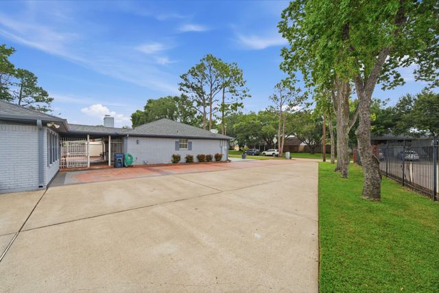 201 Amber Lane, League City, TX 77573