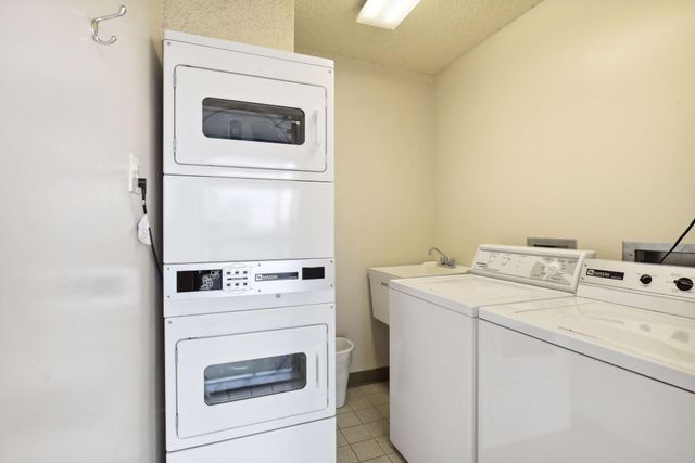 1225 Lasalle Avenue 301, Minneapolis, MN 55403