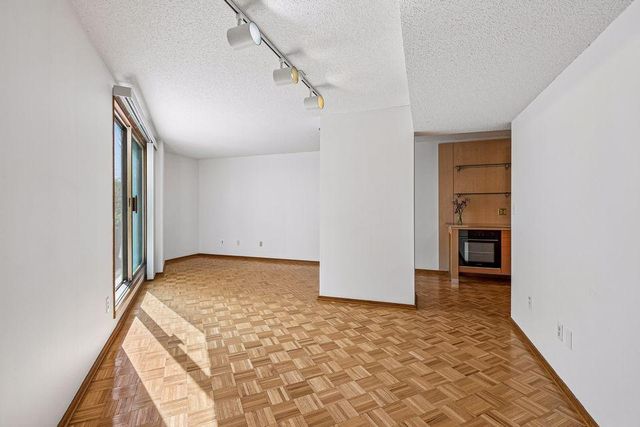 1225 Lasalle Avenue 301, Minneapolis, MN 55403