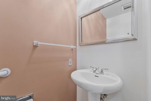 13124 MEMORY LN, Fairfax, VA 22033