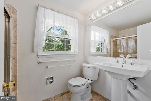 13124 MEMORY LN, Fairfax, VA 22033