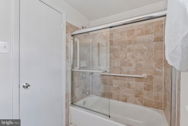 13124 MEMORY LN, Fairfax, VA 22033