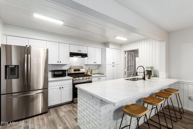 21 E ALAMEDA Drive, Tempe, AZ 85282
