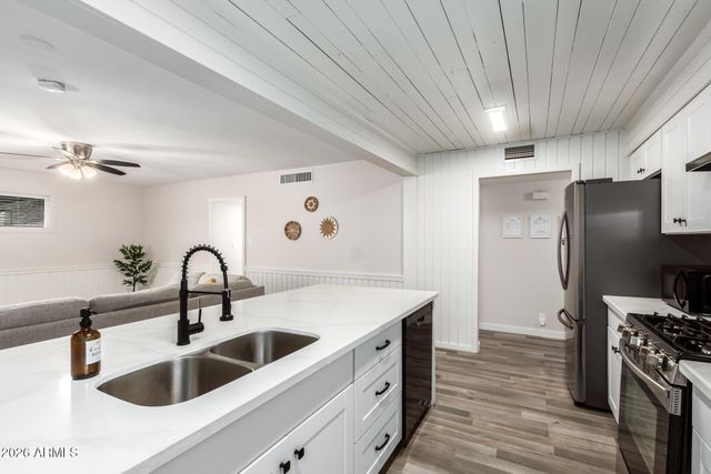 21 E ALAMEDA Drive, Tempe, AZ 85282