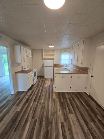 1813 Throckmorton Street, Gainesville, TX 76240